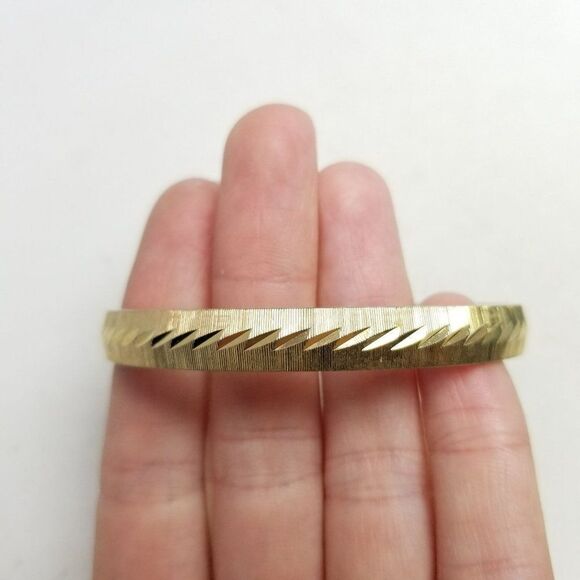 Vintage Monet Gold Tone Etched Design Bangle Bracelet, Stacking, Estate, Signed - Picture 6 of 6